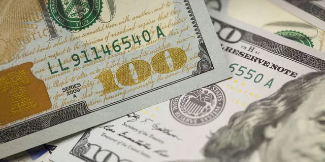 EUR/USD: pullback from 7/8 MM Level